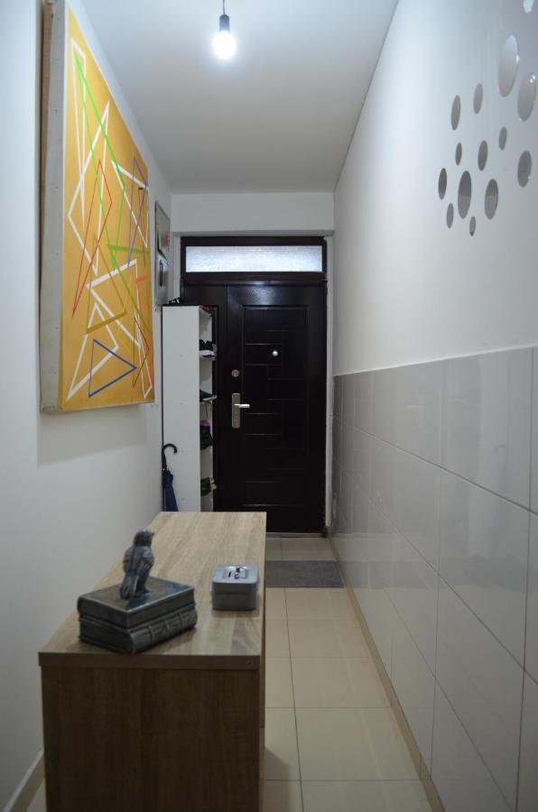 Moonlight Hostel Pristina Exterior foto