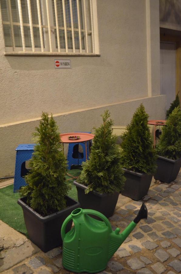 Moonlight Hostel Pristina Exterior foto
