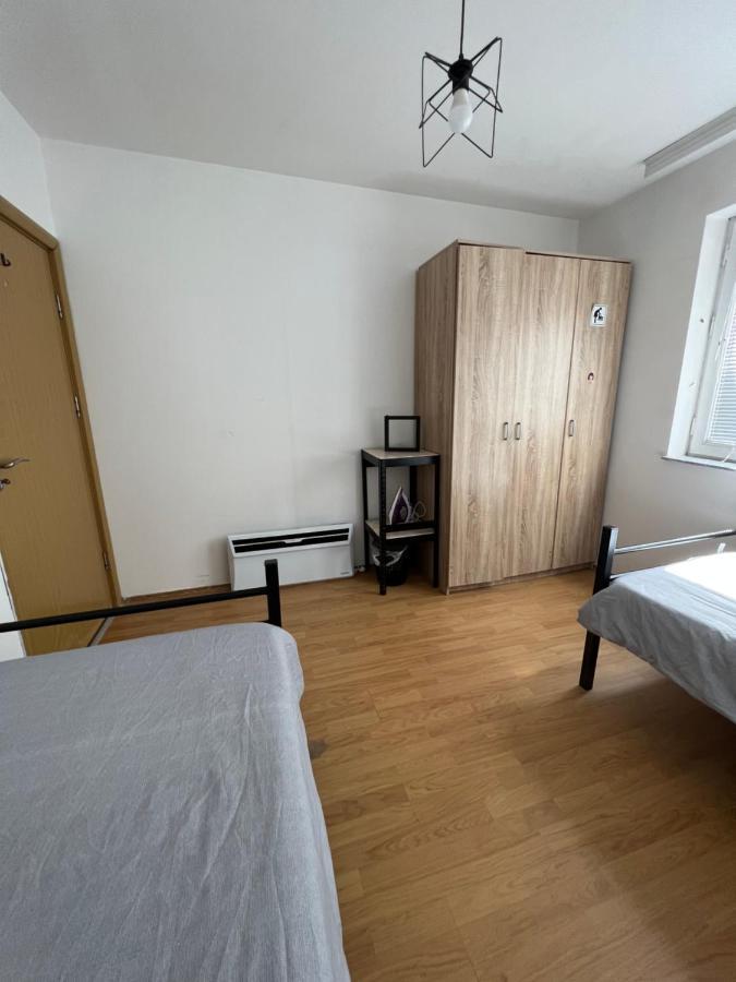 Moonlight Hostel Pristina Exterior foto
